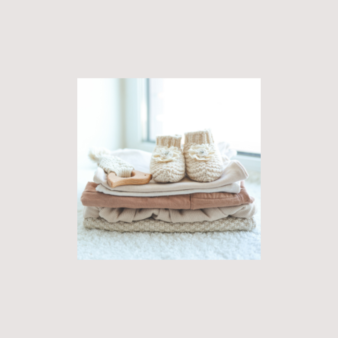 originieel kraamcadeau babykleertjes