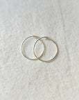 Oorbellen zilver parel | 15 mm fine hoops | ZILVER | .925 STERLING ZILVER