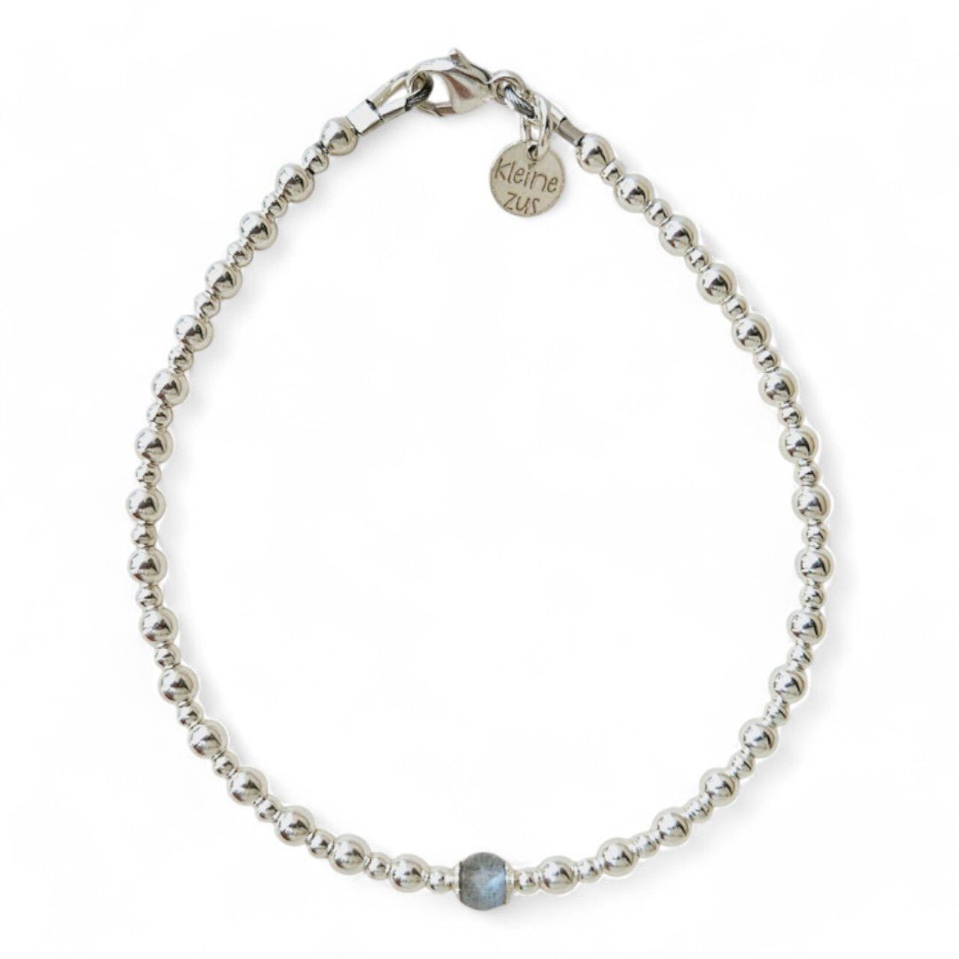 Zilveren dames armband, 2 en 3 mm zilveren kraaltjes met in het midden een geboortesteen