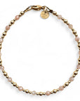 Gouden dames armband Bella
3 en 2 mm gouden kraaltjes gecombineerd met rhodochrosiet