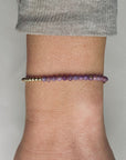 Gouden dames armband Pien met 3mm gouden kraaltjes gecombineerd met lepidoliet