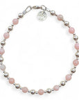 Zilveren dames armband Evelien
4 en 2 mm kraaltjes gecombineerd met roze opaal