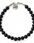 Zilveren herenarmband Joeri met 6mm natuursteenkralen Obsidiaan, aan de sluiting hangt een zilveren naambedel van 10mm