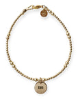 Armband met naam dames goud Pip
2mm gouden kraaltjes afgewisseld met 3mm, in het midden van de armband hangt een gouden naambedel van 10mm