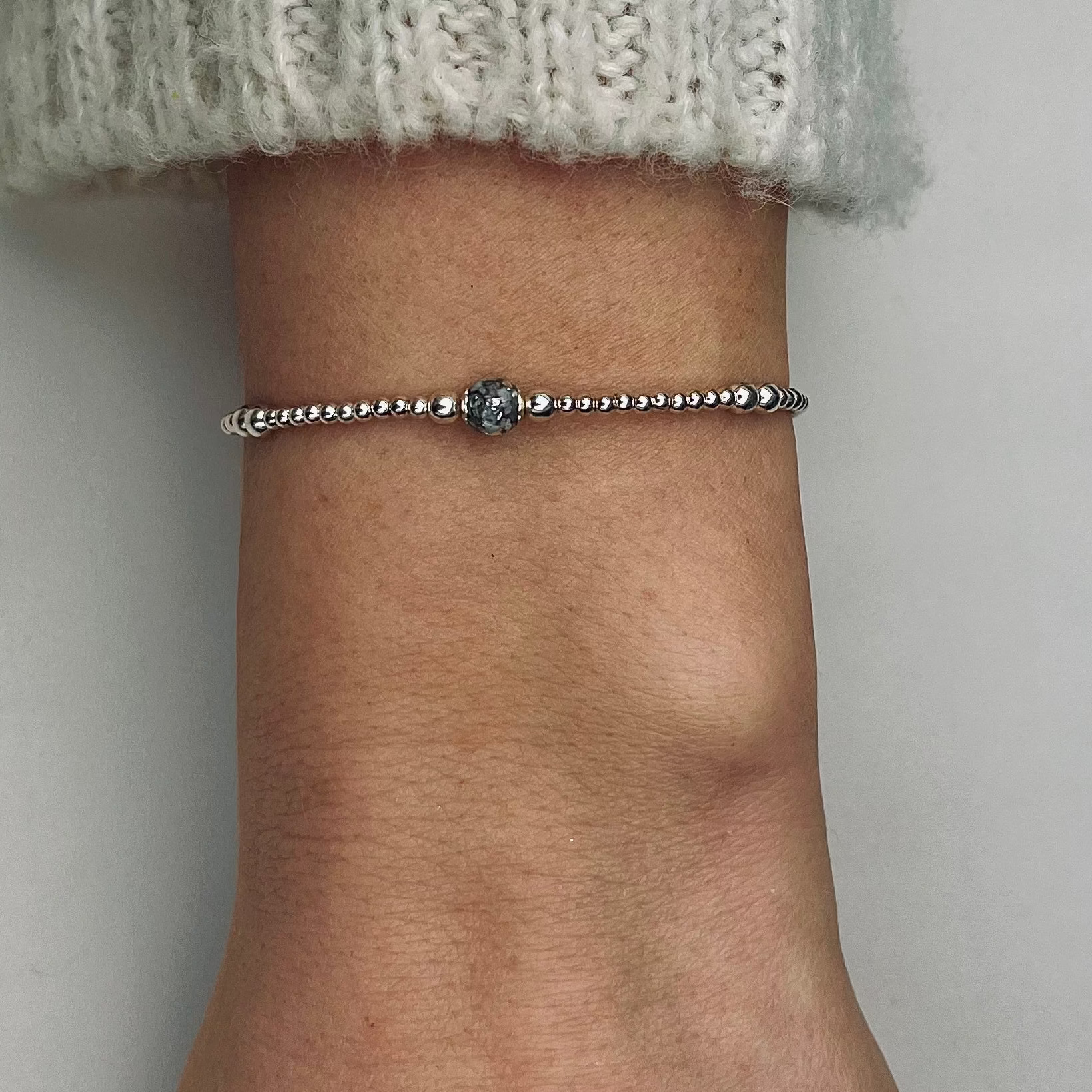 Handgemaakte zilveren as armband met askraal