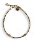 Gouden dames armband gemaakt van 3mm gouden kralen in combinatie met edelsteen