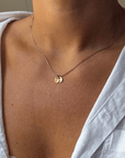 Gouden dames ketting met letter, aan de ketting hangt een gouden letter bedel van 6mm