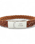 Herenarmband met naam Matthijs is gemaakt van 10 mm gevlochten, Europees rundleer in een cognacbruine kleur. Met een sluiting van RVS waarin je een naam of datum kunt laten stempelen.