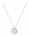 Zilveren dames ketting , aan de ketting hangt een zilveren bedel met datum en sierrand