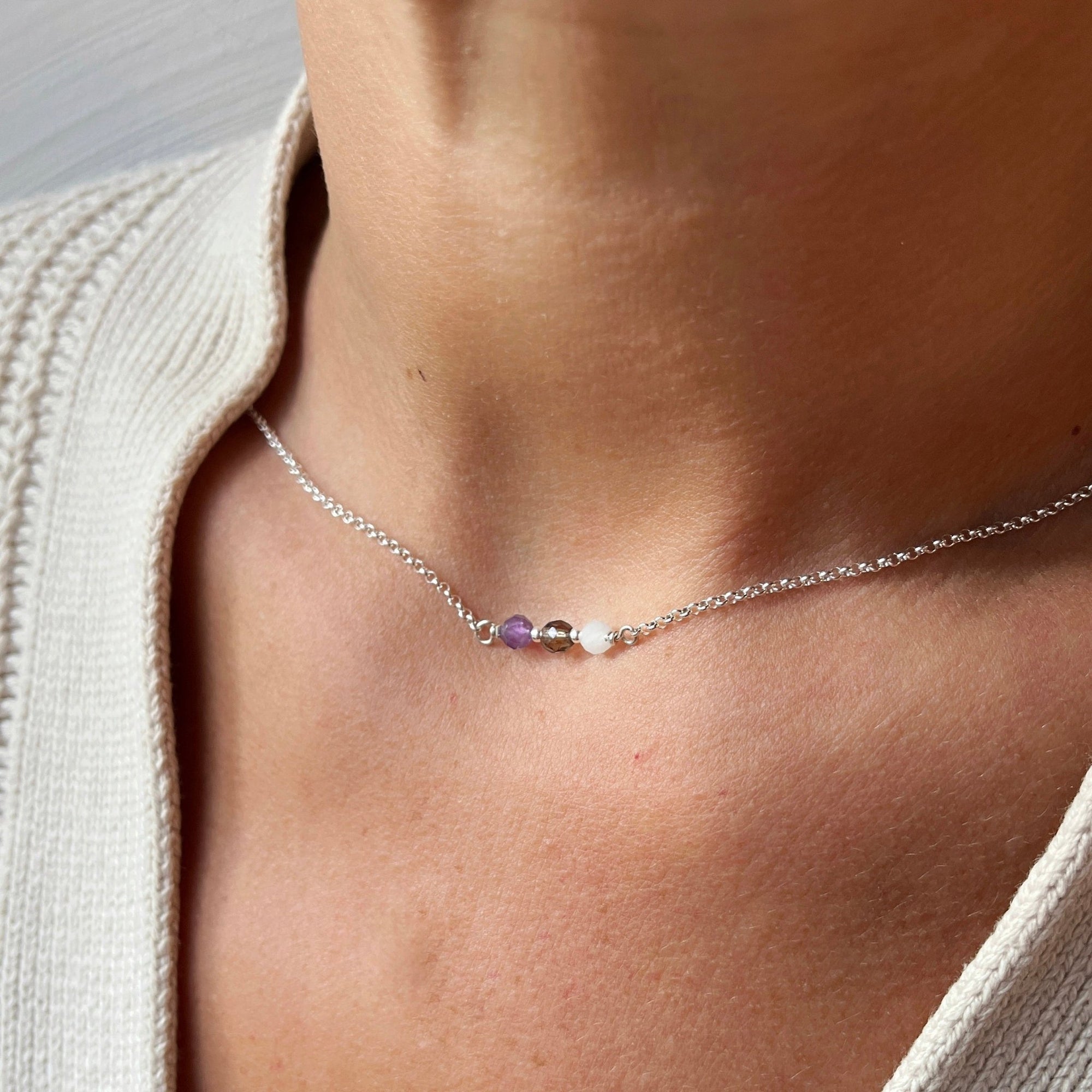 Zilveren dames ketting met in het midden een geboortesteen