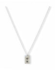 Zilveren dames ketting, aan de ketting hangt een zilveren tag waar een letter en symbool op gestempeld kunnen worden