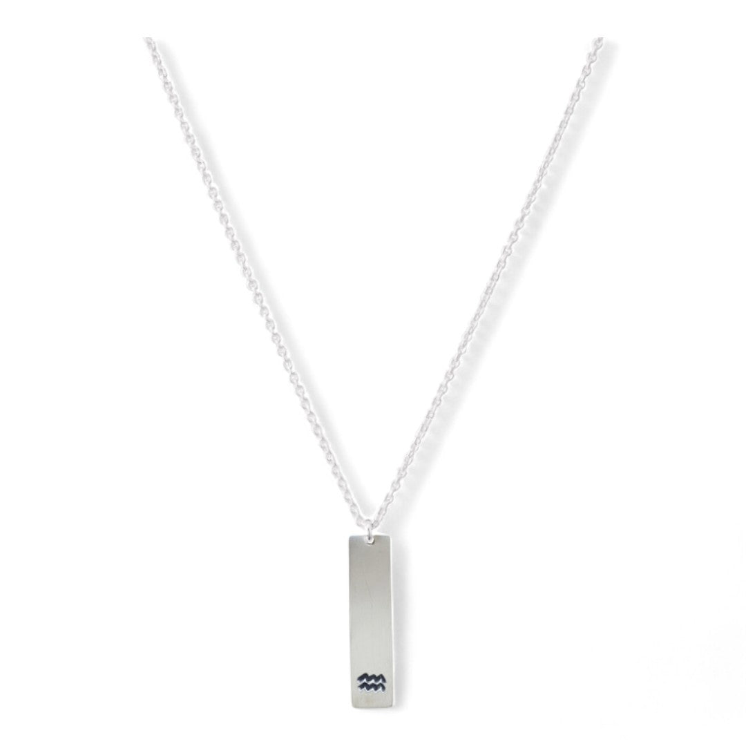 Zilveren dames ketting, aan de ketting hangt een zilveren bar waar een sterrenbeeld op gestempeld kan worden