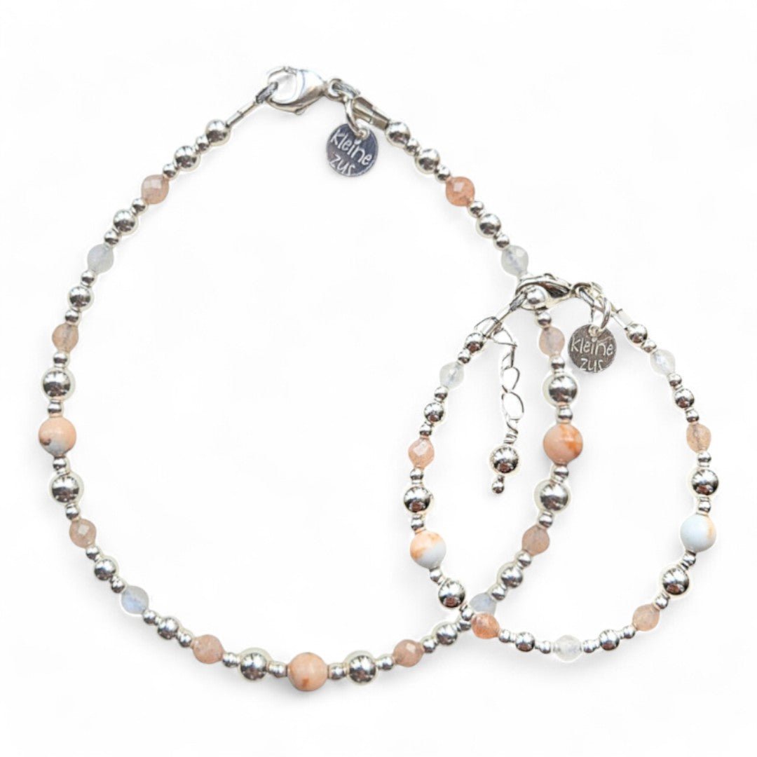 Moeder dochter armband zilver Louise, zilveren kraaltjes gecombineerd met zonnesteen, maansteen en natuursteen