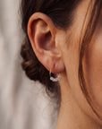 Gouden hoops met facet geslepen maansteentjes
