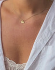 Gouden dames ketting met letter, aan de ketting hangt een gouden letter bedel van 6mm