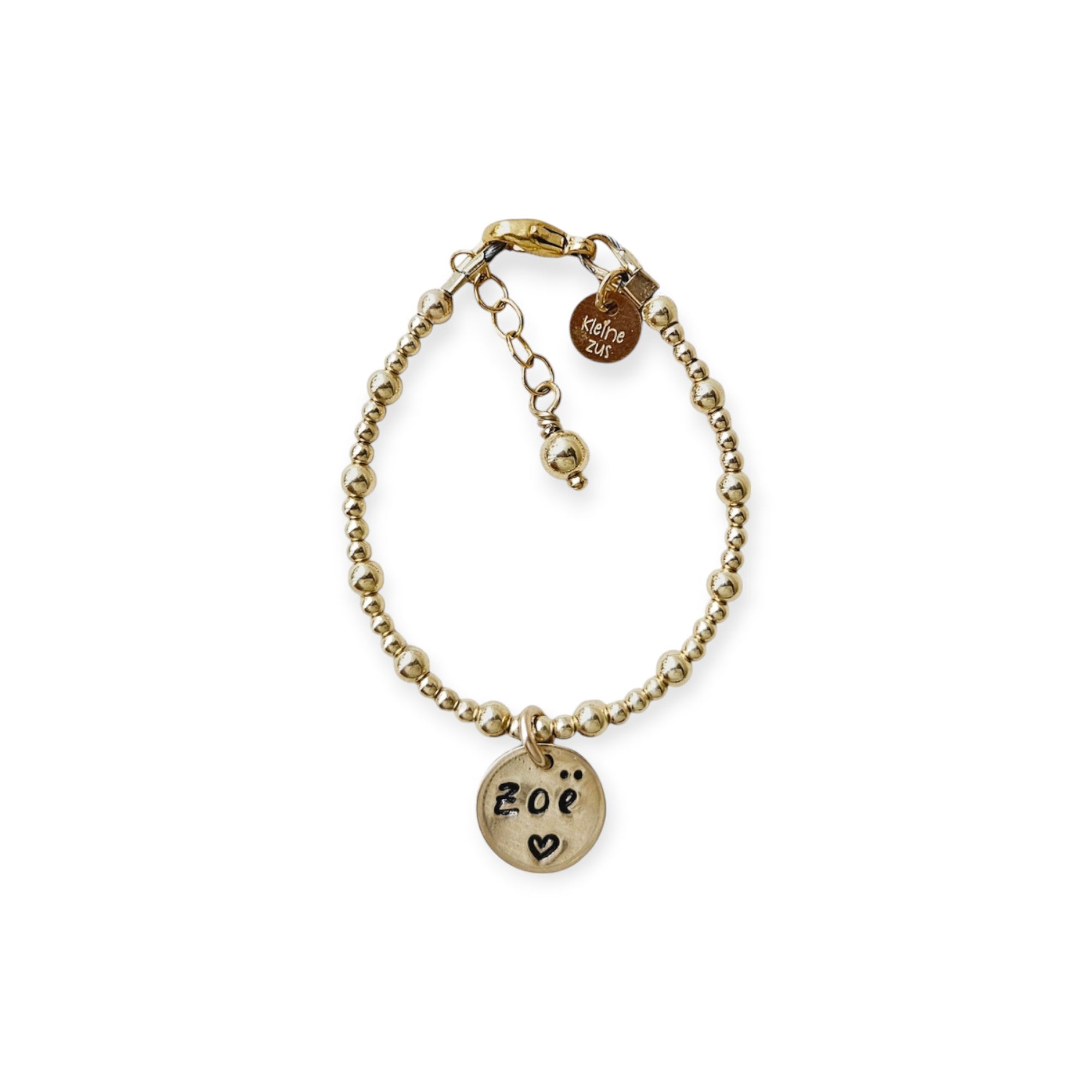 Gouden babyarmbandje met naam Sylvia, in het midden van het armbandje hangt een gouden naambedel van 10mm