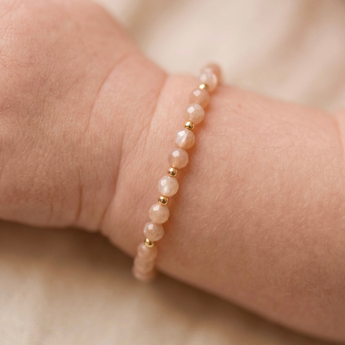 Baby armbandje goud - edelsteen | Annemae | GOUD - GOLD FILLED - Kleine Zus