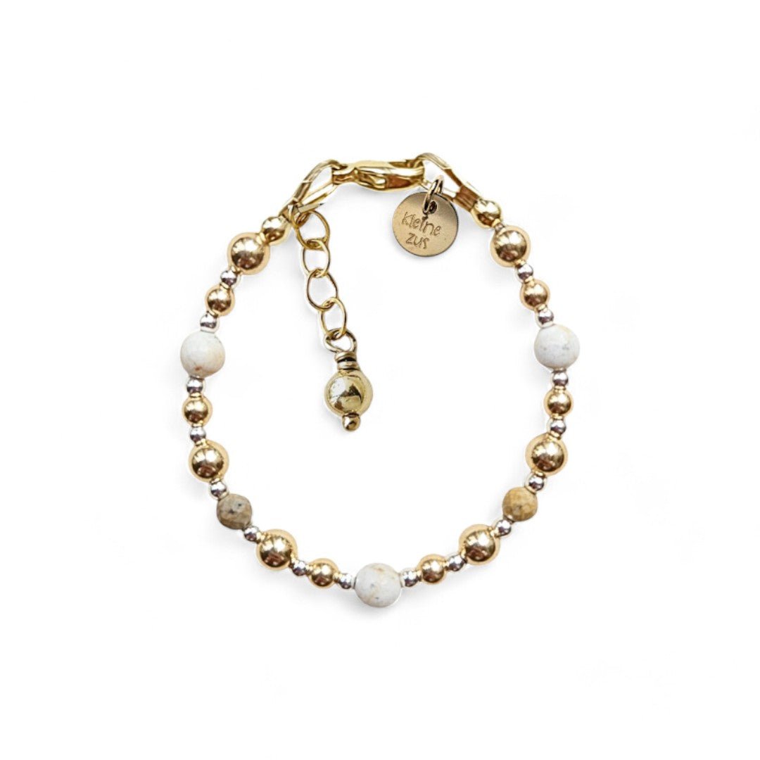 Gouden babyarmbandje Tania gemaakt van zilveren en gouden kraaltjes gecombineerd met edelsteen