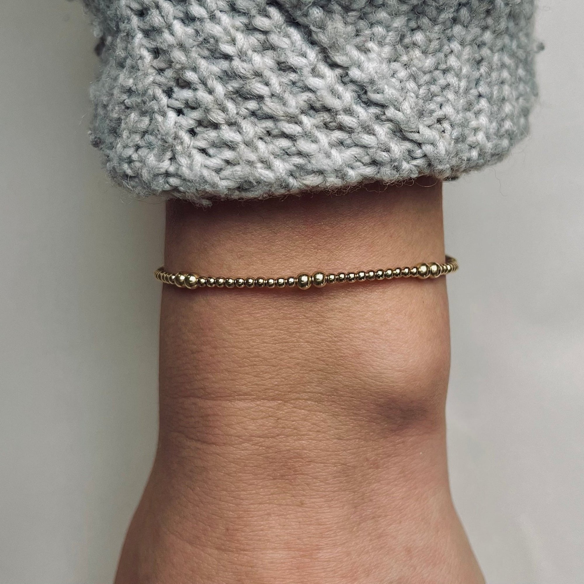 Gouden dames armband Pip
3 en 2 mm gouden kraaltjes afgewisseld