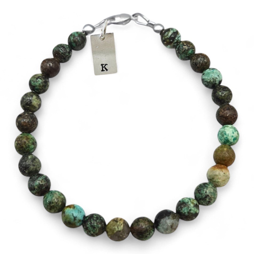 Zilveren herenarmband Jeroen met 6mm natuursteenkralen turquoise Jaspis, aan de sluiting hangt een zilveren initiaalbedel