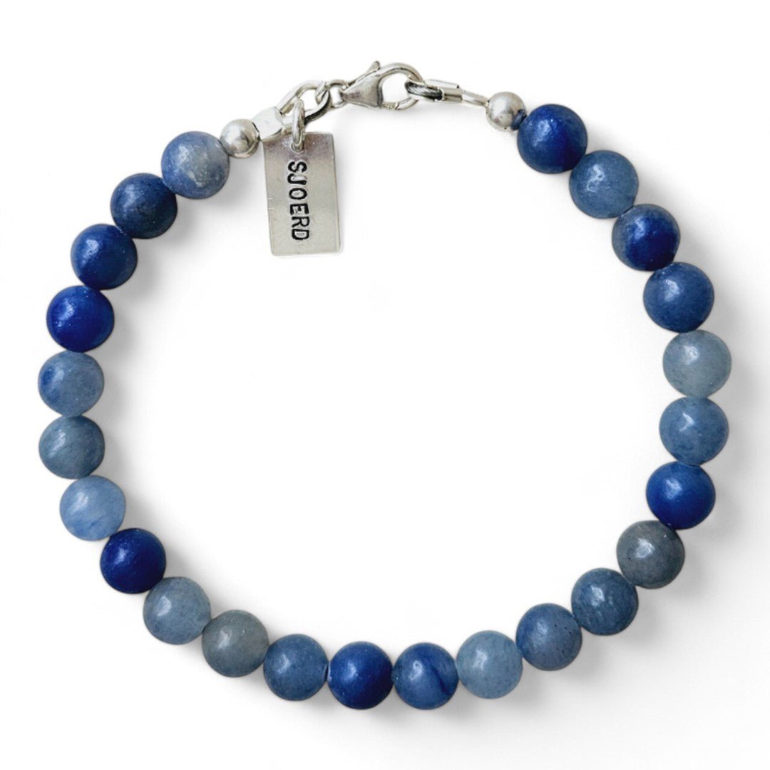 Armband heren zilver Jack met 6mm natuursteenkralen blauwe Aventurijn, aan de sluiting hangt een zilveren naambedel