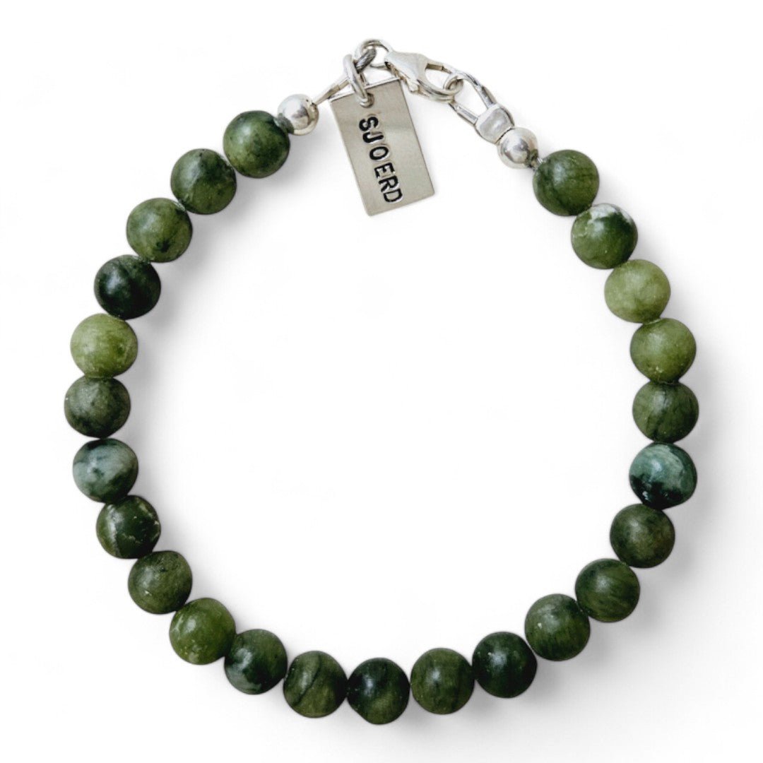 Zilveren herenarmband Midas met 6mm natuursteenkralen taiwan Jade, aan de sluiting hangt een zilveren naambedel