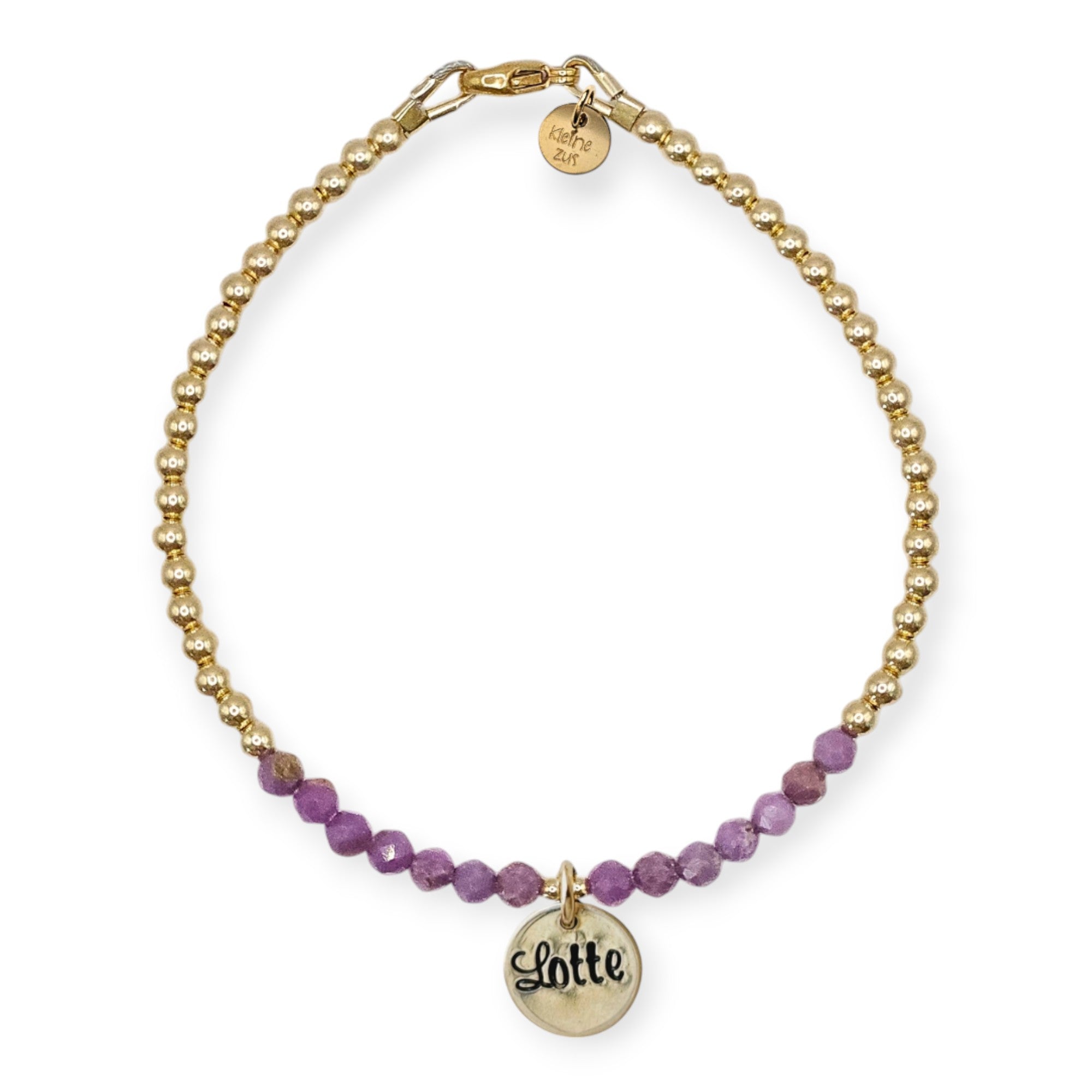 Armband met naam dames goud Pien
3mm gouden kraaltjes gecombineerd met Lepidoliet. In het midden van de armband hangt een gouden naambedel van 10mm