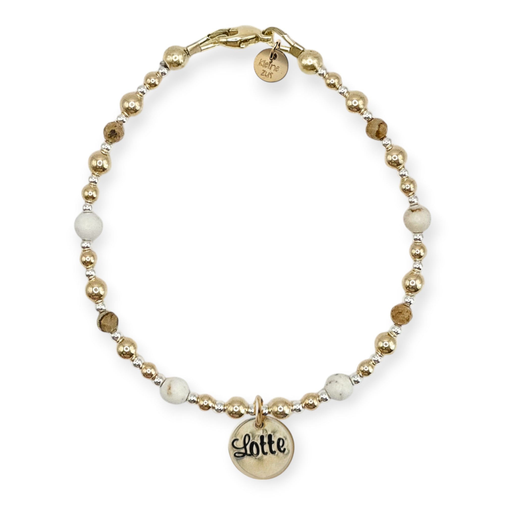 Armband met naam dames goud Tania
gouden en zilveren kraaltjes gecombineerd met magnesiet en picture jaspis, in het midden hangt een gouden naambedel van 10mm