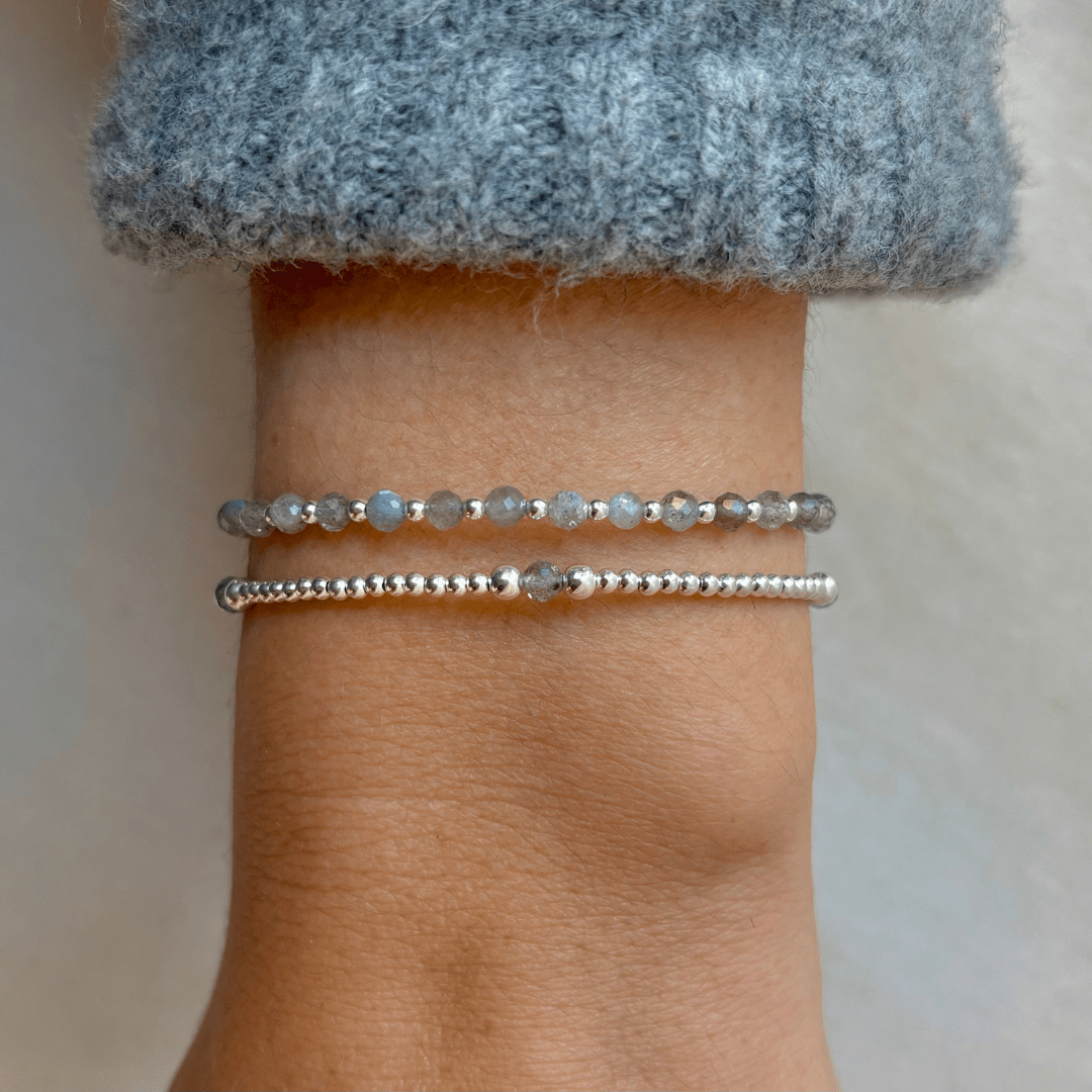 Zilveren damesarmband met 3mm zilveren kralen in combinatie met edelsteen