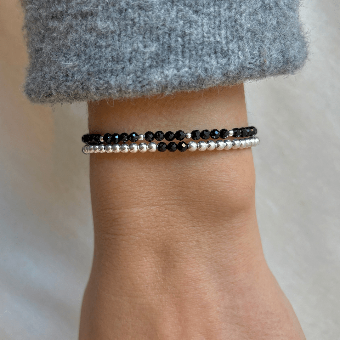 Zilveren damesarmband met 3mm zilveren kralen in combinatie met edelsteen