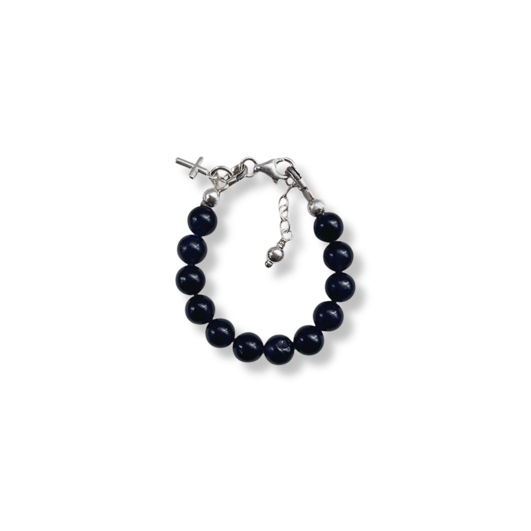 Zilveren jongens armbandje Joeri met 6mm natuursteenkralen obsidiaan, aan de sluiting hangt een zilveren kruisje