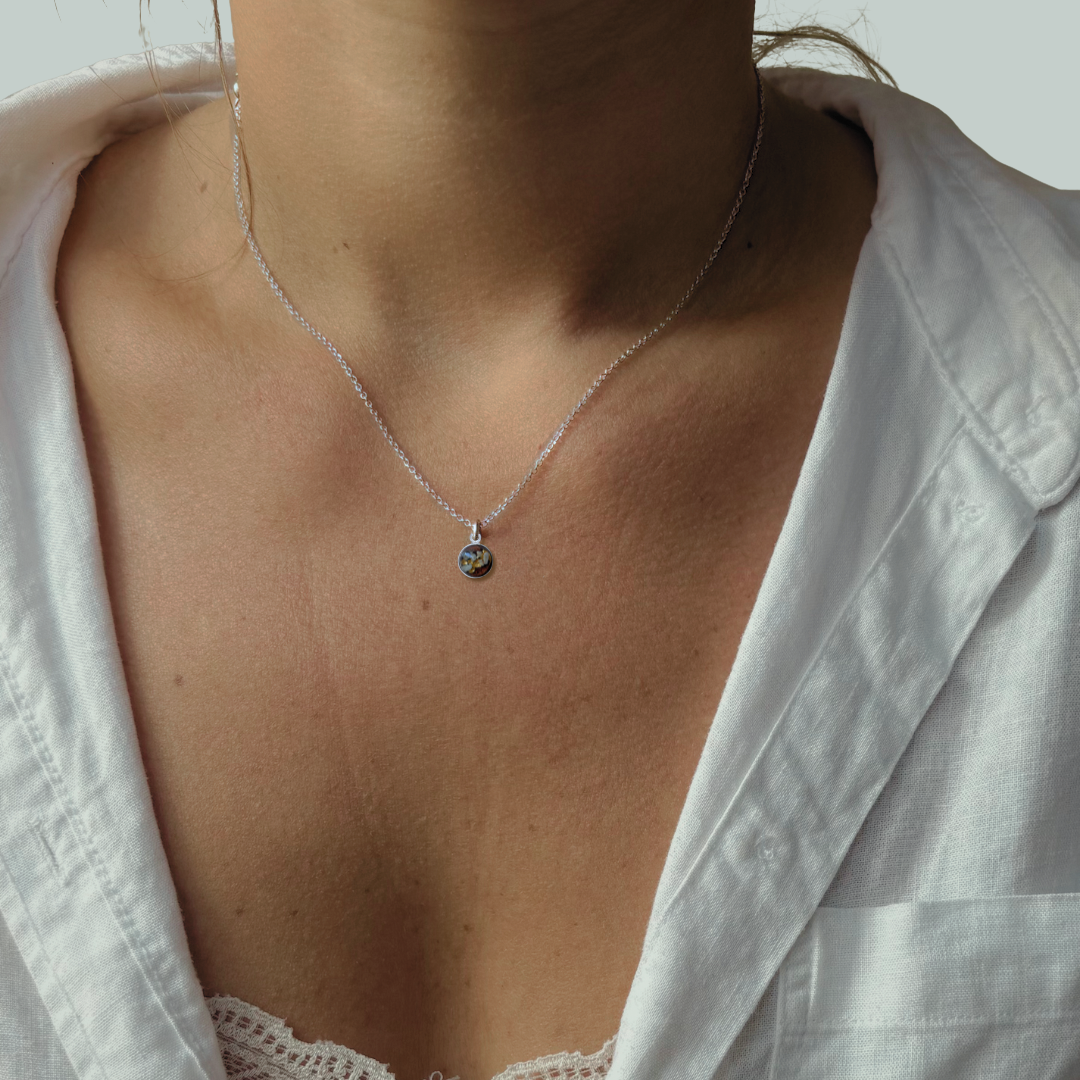 As ketting met as hanger sterling zilver roestbruin handgemaakt om nek