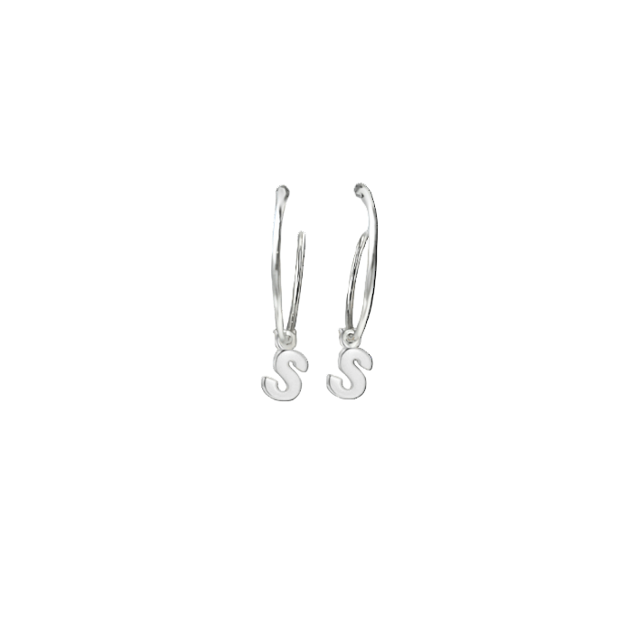 Oorbellen zilver met letter | Cut out | 12 mm endless hoops | .925 STERLING ZILVER - Kleine Zus