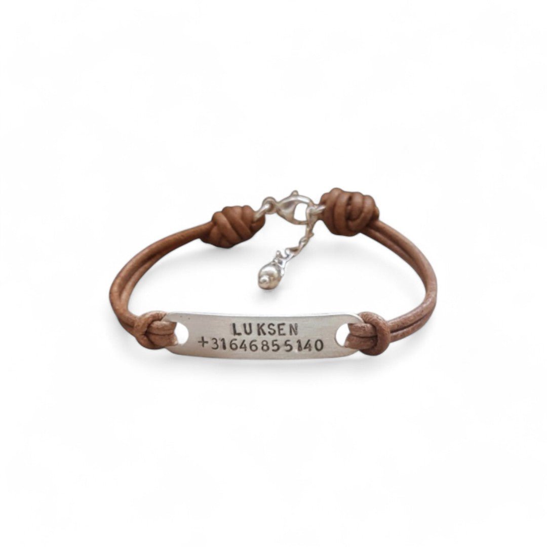 Handgemaakte SOS Armband | Mat leerkoord | .925 STERLING ZILVER - Kleine Zus